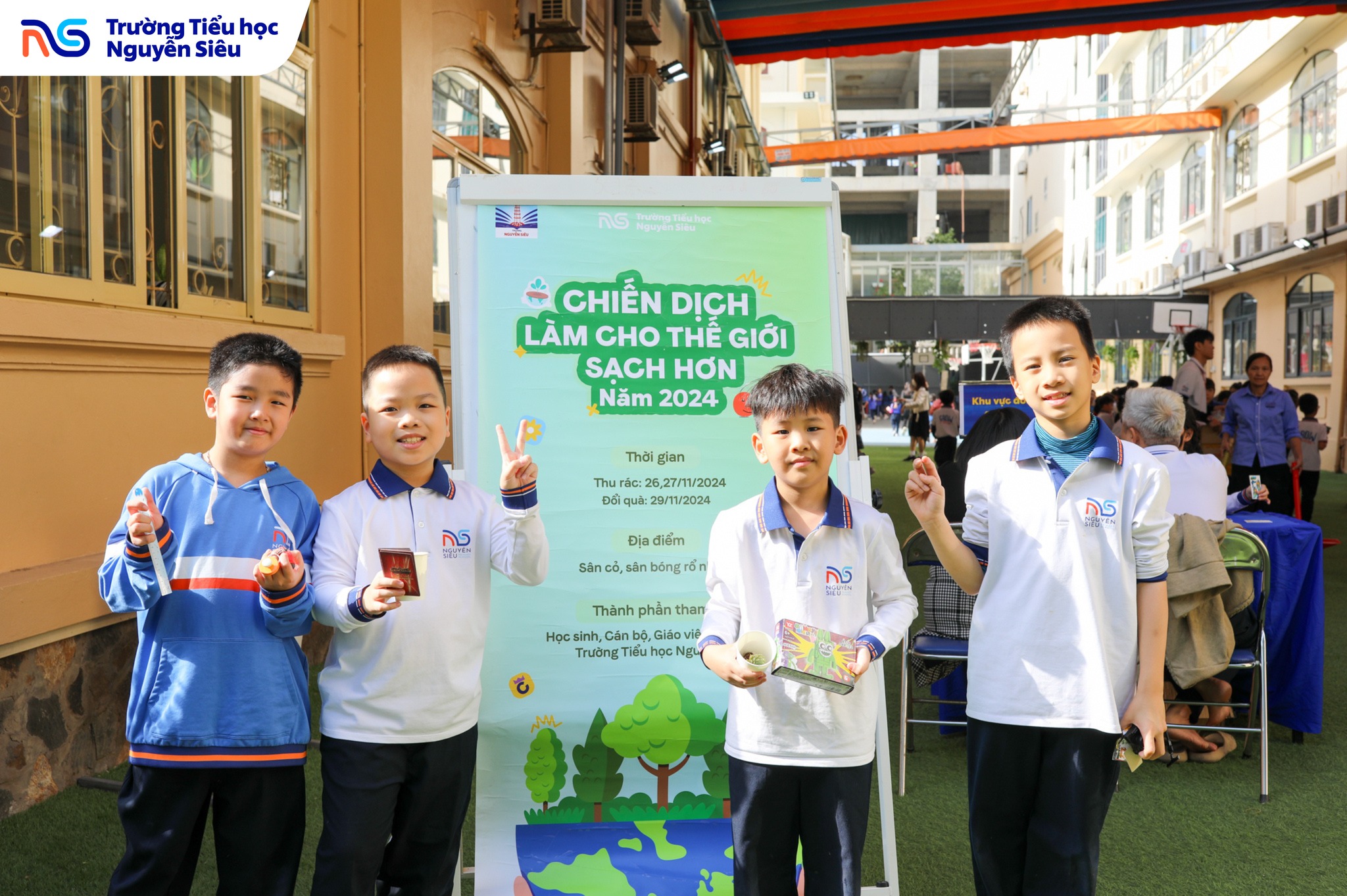 Học sinh Tiểu học Nguyễn Siêu trong chiến dịch "Làm cho thế giới sạch hơn"